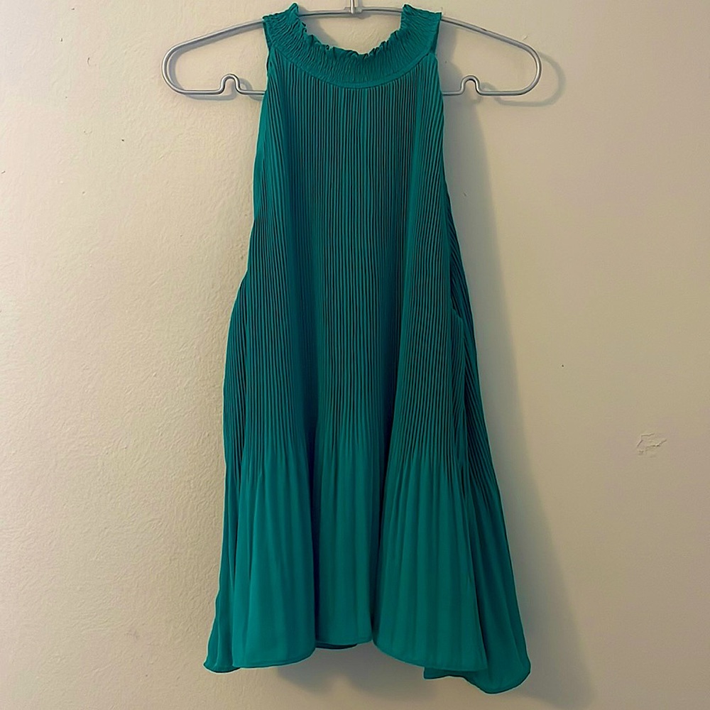 Women’s APT. 9 Green scoop neck blouse/tank